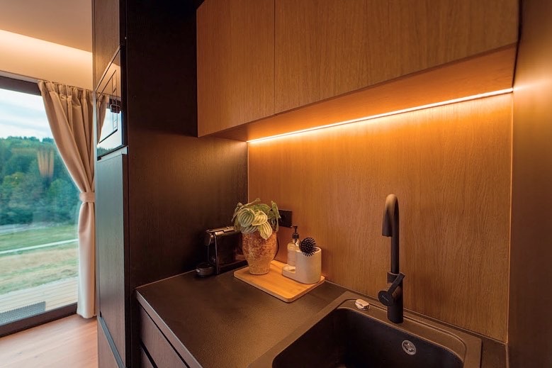 0AD793B4-AED9-4706-B8FE-CED8C686CDD9