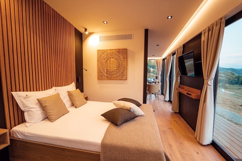 F2E8EA93-9C52-491C-AF49-F65A48C99C18