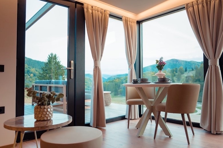 F9B37137-01EB-44CA-B467-5A385A6332E7